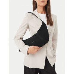 Torebka MEXX. Czarne torebki do ręki damskie Mexx, bez wzorów, klasyczne, bez dodatków. Za 149.99 zł.