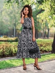 Sukienka midi - wielobarwny. Sukienki damskie Sinsay, l, bez wzorów, ze skóry, bez kołnierzyka, bez ramiączek, midi. Za 39.99 zł.