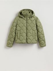Pikowana kurtka z kapturem - oliwkowy. Zielone kurtki damskie Reserved, l, bez wzorów, z tkaniny, z kapturem. Za 149.99 zł.