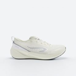 Buty do biegania damskie Kiprun Cushion 500. Białe obuwie sportowe damskie KIPRUN, bez wzorów, do biegania. W wyprzedaży za 199.99 zł.