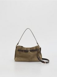 Zamszowa torebka na ramię - beżowy. Brązowe torby na ramię damskie Reserved, bez wzorów, z zamszu, zamszowe, bez dodatków. Za 279.99 zł.