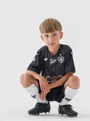4F Trzecia koszulka klubowa z sezonu 2024/25 chłopięca 4F x Piast Gliwice - multikolor 110/116. T-shirty dla chłopców 4f, bez wzorów, z dzianiny, bez ramiączek. W wyprzedaży za 99.99 zł.