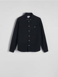 Jeansowa koszula regular fit - czarny. Czarne koszule męskie Reserved, l, bez wzorów, z bawełny, bez kołnierzyka, bez ramiączek. W wyprzedaży za 79.99 zł.