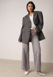 Szare Bawełniane Jeansy o Szerokim Kroju z Wysokim Stanem i Przetarciami Ryrixia. Szare jeansy damskie Born2be, z podwyższonym stanem. Za 109.99 zł.