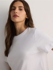 T-shirt regular z merceryzowanej bawełny - biały. Białe t-shirty damskie Reserved, l, bez wzorów, z bawełny, bez kołnierzyka. Za 79.99 zł.