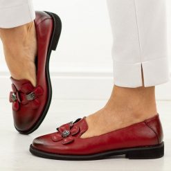 Czerwone półbuty damskie Jezzi 25128-3. Czerwone półbuty damskie Jezzi, na jesień, bez wzorów, z jeansu, casualowe, z okrągłym noskiem, bez obcasa, na płaskiej podeszwie, bez zapięcia. Za 199.00 zł.