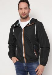 Czarna Kurtka Wiatrówka z Kapturem i Kieszeniami Maeven. Czarne kurtki męskie Born2be, m, bez wzorów, z materiału, z kapturem. Za 54.99 zł.