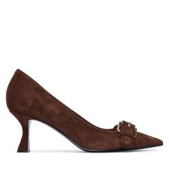 Czółenka Guess. Brązowe czółenka damskie Guess, z aplikacjami, bez obcasa, bez zapięcia. Za 584.99 zł.