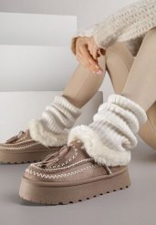 Ciemnobeżowe Śniegowce na Platformie Ozdobione Frędzlami i Haftem Ezivelle. Brązowe śniegowce i trapery damskie Renee. Za 109.99 zł.