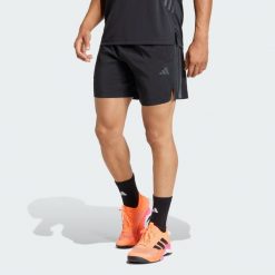 Szorty Tech Essentials Workout 3-Stripes. Czarne buty sportowe męskie Adidas, bez wzorów, na fitness i siłownię, climacool (adidas). Za 199.00 zł.