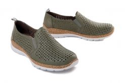 Rieker N4251-52 Zielony, półbuty damskie. Zielone półbuty damskie Rieker, na lato, bez wzorów, ze skóry, bez obcasa, bez zapięcia. Za 339.90 zł.
