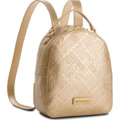 Plecak LOVE MOSCHINO - JC4036PP16LF0901 Oro. Żółte plecaki damskie Love Moschino, ze skóry ekologicznej, klasyczne. W wyprzedaży za 589.00 zł.
