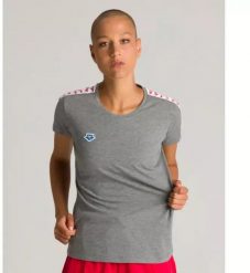 Arena KOSZULKA WOMEN'S T-SHIRT TEAM ICONS DARK GREY MELANGE WHITE RED 001225/524 L. Białe t-shirty damskie Arena, l, bez wzorów, bez kołnierzyka. Za 119.00 zł.