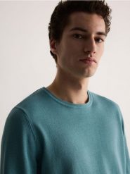 Bawełniany sweter - morski. Zielone swetry przez głowę męskie Reserved, l, bez wzorów, z bawełny, bez kołnierzyka. W wyprzedaży za 49.99 zł.