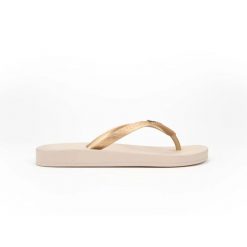 Klapki damskie Ipanema Anatomica Tan. Brązowe klapki damskie Ipanema, bez wzorów, z materiału, bez obcasa. Za 36.99 zł.