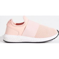 Buty sportowe - Różowy. Czerwone obuwie sportowe damskie Sinsay. W wyprzedaży za 59.99 zł.