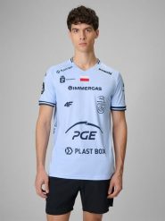 4F Koszulka meczowa replika domowa z sezonu 2025/26 męska 4F x Projekt Warszawa - niebieska XS. Niebieskie koszulki sportowe męskie 4f, m, bez wzorów, z dzianiny, sportowe, bez kołnierzyka. Za 189.99 zł.