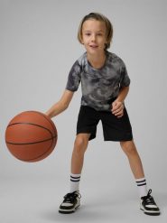 4F Spodenki sportowe szybkoschnące chłopięce - czarne 122/128 (6-8 lat). Czarne szorty dla chłopców 4f, bez wzorów, z materiału, sportowe. Za 89.99 zł.