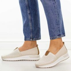 Beżowe ażurowe skórzane półbuty damskie Cambell 07342. Brązowe obuwie sportowe damskie Cambell, na jesień, w ażurowe wzory, z jeansu, casualowe, z okrągłym noskiem, bez obcasa, na płaskiej podeszwie, bez zapięcia. Za 219.00 zł.