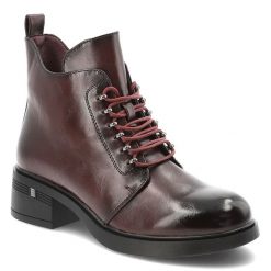 Botki damskie S.Barski o klasycznym sznurowanym fasonie z ozdobnymi metalowymi przelotkami i stabilnym niskim obcasem bordowe, HY62-8112 Burgundy. Czerwone kozaki damskie S.BARSKI, z jeansu, bez obcasa, na obcasie. Za 179.00 zł.