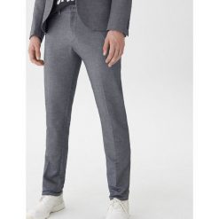 Spodnie garniturowe slim fit - Szary. Szare eleganckie spodnie męskie House. Za 129.99 zł.