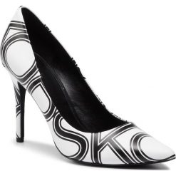 Szpilki MICHAEL MICHAEL KORS - Claire Pump 40S9CLHP1L Wht/Blk. Białe szpilki damskie marki MICHAEL Michael Kors, bez wzorów, ze skóry. Za 669.00 zł.