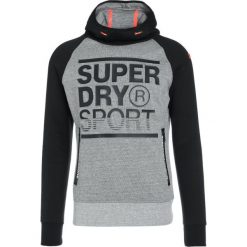 Superdry GYM TECH EMBOSS PRINT OVERHEAD Bluza z kapturem grey grit/black. Bluzy sportowe męskie Superdry., z bawełny. Za 429.00 zł.