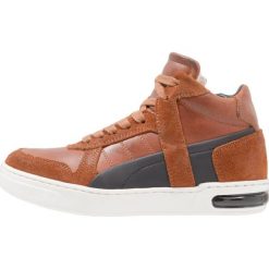 Hip Tenisówki i Trampki wysokie cognac. Buty sportowe chłopięce marki Hip. W wyprzedaży za 367.20 zł.