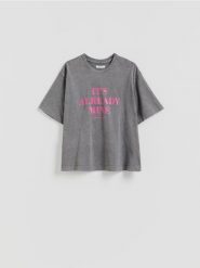 Bawełniany t-shirt z nadrukiem - ciemnoszary. Szare t-shirty damskie Reserved, l, bez wzorów, z bawełny, bez kołnierzyka. Za 59.99 zł.