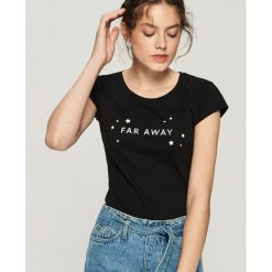 T-shirt z nadrukiem - Czarny. T-shirty damskie marki Sinsay. W wyprzedaży za 7.99 zł.