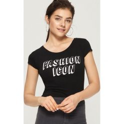 T-shirt Fashion icon - Czarny. T-shirty damskie marki Calvin Klein Jeans. W wyprzedaży za 7.99 zł.