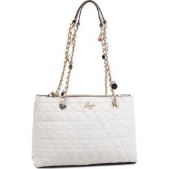 Torebka GUESS - HWVG69 88090 WHI. Białe torby na ramię damskie Guess. Za 629.00 zł.