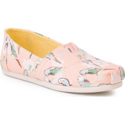 Półbuty TOMS - Classic 10013466 Coral Kissy Birds. Czerwone półbuty damskie marki Toms, bez wzorów, z materiału. Za 219.00 zł.