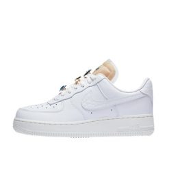 Buty do chodzenia dla dorosłych Nike Air Force 1 Low '07 LX White Onyx. Białe obuwie sportowe damskie Nike, bez wzorów, z materiału, do biegania, Nike Air Force. Za 1,117.46 zł.