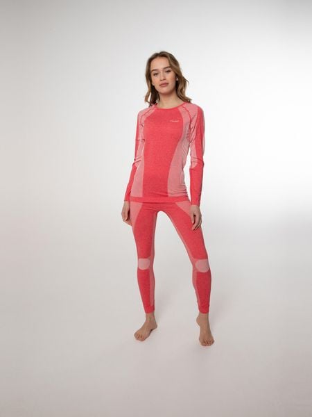 Spodnie damskie Protest CASEY thermo pants. Czerwone spodnie materiałowe damskie Protest, na zimę, l, bez wzorów, z materiału, narciarskie. Za 279.99 zł.