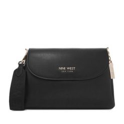 Torebka Nine West. Czarne listonoszki damskie Nine West, bez wzorów, bez dodatków. Za 279.99 zł.