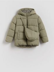Pikowana kurtka z torebką - zielony. Zielone torby i plecaki dziecięce Reserved, z tkaniny. Za 169.99 zł.
