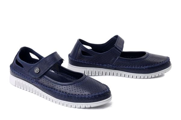 MANITU 840156-05 blau, półbuty damskie. Niebieskie półbuty damskie Manitu, na lato, bez wzorów, ze skóry, bez obcasa, bez zapięcia. Za 215.92 zł.