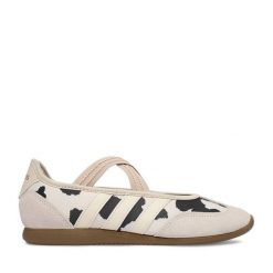 Baleriny adidas. Białe baleriny damskie Adidas, bez wzorów, bez obcasa. Za 279.99 zł.