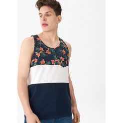 Tank top z kieszenią - Wielobarwny. Szare t-shirty męskie House, l, bez wzorów, bez kołnierzyka. W wyprzedaży za 19.99 zł.