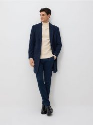 Długi płaszcz w kratę - granatowy. Niebieskie płaszcze męskie Reserved, l, bez wzorów, z dzianiny, długie, bez kaptura. Za 299.99 zł.