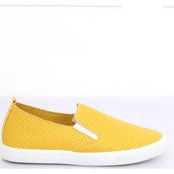 Trampki slip-on żółte WD010-4 Yellow. Żółte trampki i tenisówki damskie ButyModne, bez wzorów, ze skóry ekologicznej, klasyczne, bez zapięcia. Za 76.72 zł.