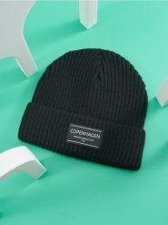 Czapka - czarny. Czarne czapki i kapelusze męskie Sinsay, z aplikacjami. Za 25.99 zł.