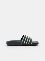 Klapki w paski - khaki. Brązowe klapki męskie Sinsay. Za 29.99 zł.