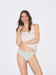 Majtki figi 3 pack - pastelowy róż. Czerwone figi damskie Reserved, l, bez wzorów, z bawełny. Za 59.99 zł.