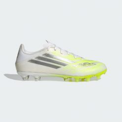 Damskie buty piłkarskie F50 SPARKFUSION LEAGUE Low Firm Ground / Artificial. Białe obuwie sportowe damskie Adidas, bez wzorów, do piłki nożnej. Za 399.00 zł.