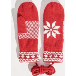 Rękawiczki na sznurku - Czerwony. Czerwone rękawiczki damskie Sinsay. Za 24.99 zł.