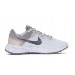 Buty do biegania damskie Nike Revolution 6 NN. Białe obuwie sportowe damskie Nike, bez wzorów, z materiału, do biegania, nike revolution. Za 365.00 zł.