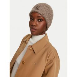 Czapka Calvin Klein. Brązowe czapki i kapelusze damskie Calvin Klein, na zimę, bez wzorów. Za 199.99 zł.