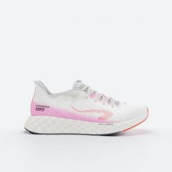 Buty do biegania damskie Kiprun KS900 Light. Białe obuwie sportowe damskie KIPRUN, bez wzorów, do biegania. W wyprzedaży za 299.99 zł.